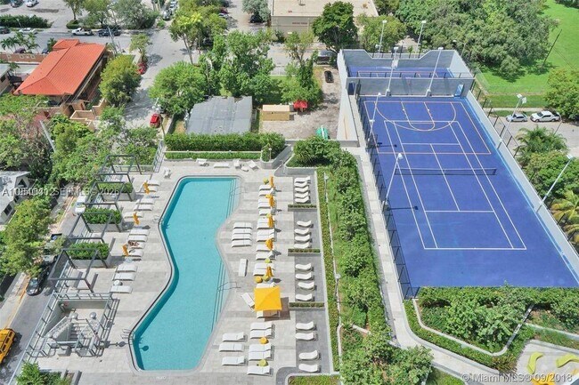 Building Photo - 501 NE 31st St