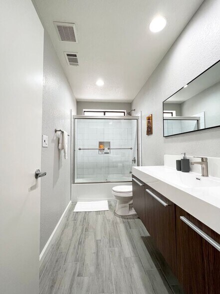 Building Photo - 34380 Linda Way