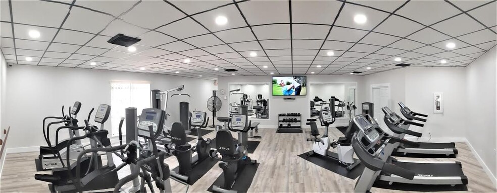 On site fitness center - 2455 Lindell Blvd