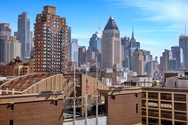 Building Photo - 555 W 59th St