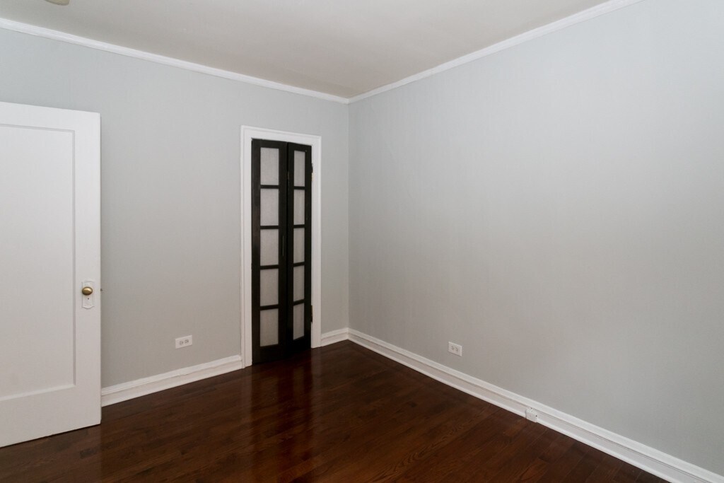 Building Photo - 547 W Surf St