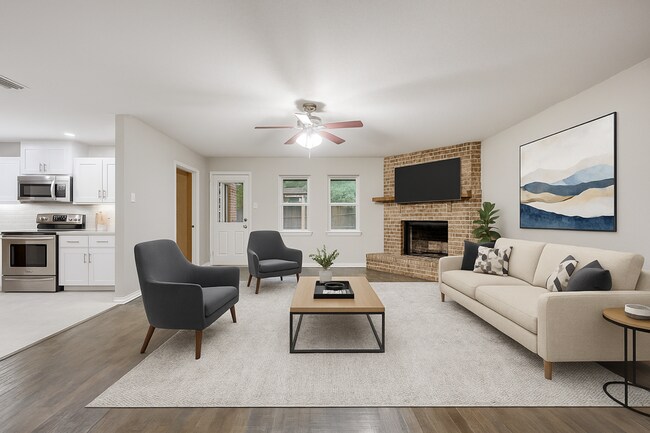 Building Photo - 4 Bedroom, 3 Bath Home Gorgeously Remodeled