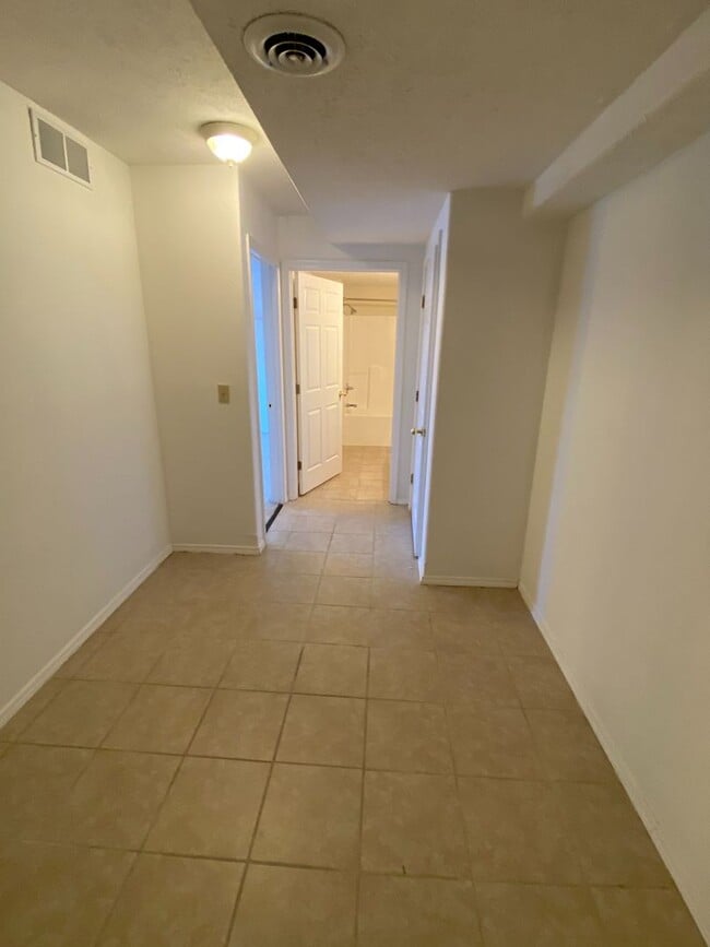 Building Photo - Beautiful 3 Bedroom, 2.5 Bathroom Condo