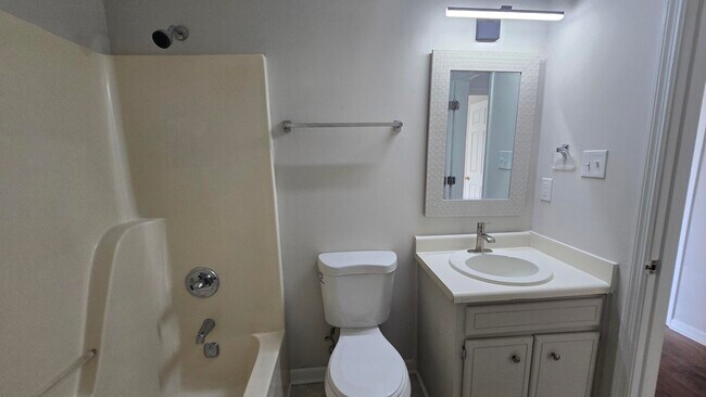 Building Photo - 123 Moss Creek Dr