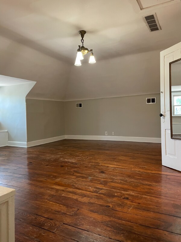 Building Photo - 462 King Ave