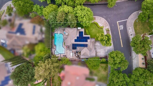 Building Photo - 3500 Crownridge Dr