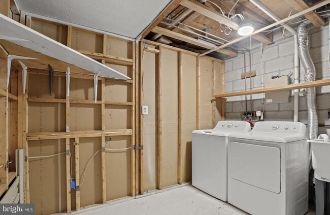 Building Photo - 1028 Ellicott Dr