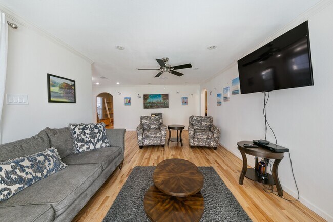 Building Photo - 4708 Woodrow Ave
