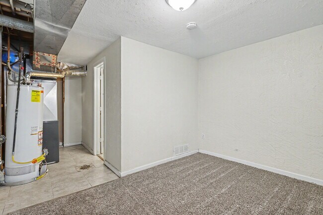 Building Photo - 1731 Auburn Dr