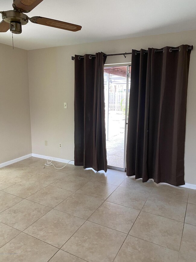 Building Photo - 466 Gateway Dr