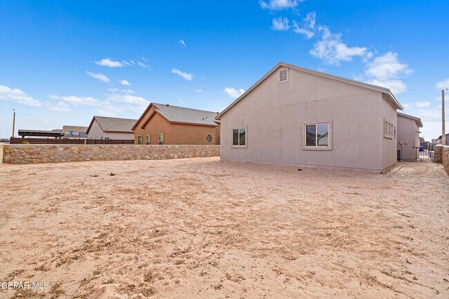 Building Photo - 14761 Mike a Mendoza Ave