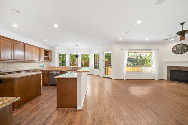 Building Photo - 4321 Jim West St