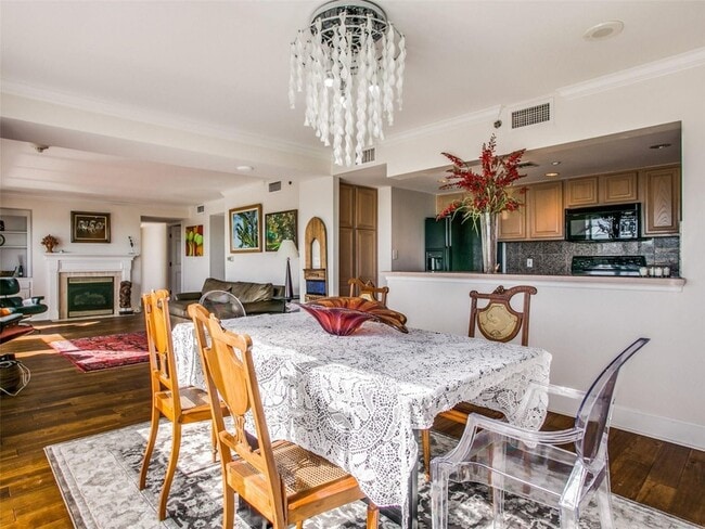 Building Photo - 4242 Lomo Alto Dr