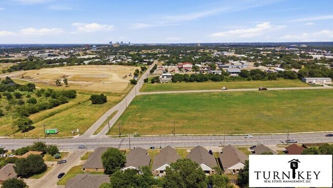 Building Photo - *COMING SOON* Stunning 3/2 Duplex in West Fort Worth — Granite Kitchen, Garage & Fenced Yard!