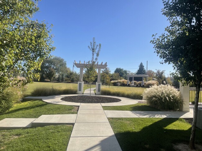 Building Photo - 3855 Gartmore Ln