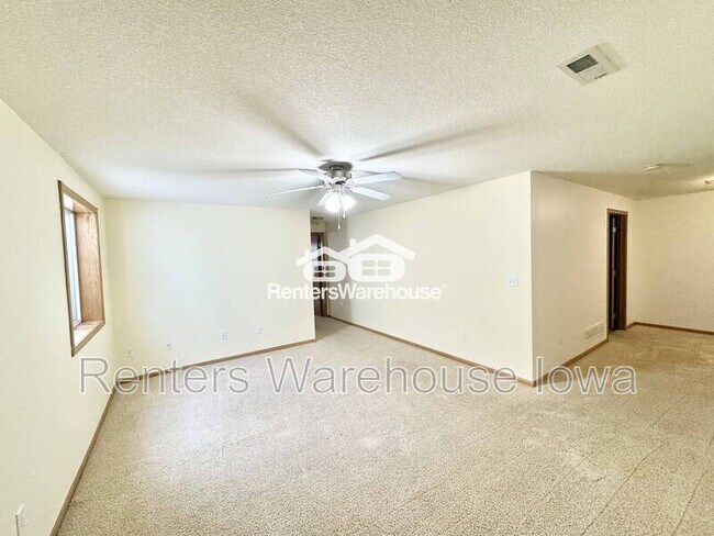 Building Photo - 2011 E 1st Ave