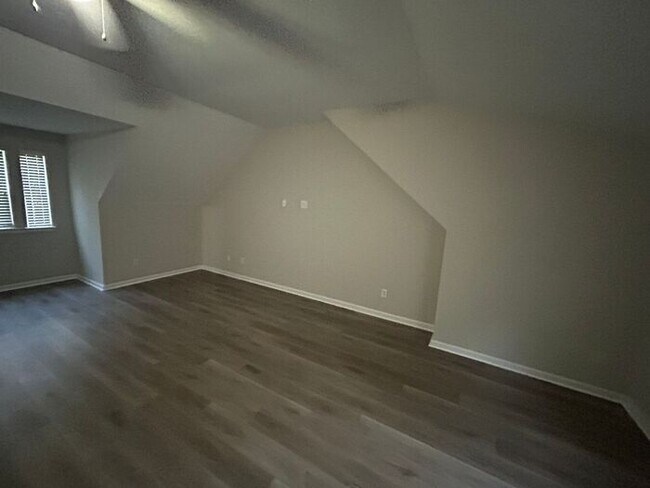 Building Photo - **Spacious 4-Bedroom Home with Walk-In Clo...