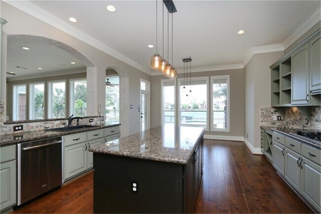 Building Photo - 6010 Stratford Gardens Dr