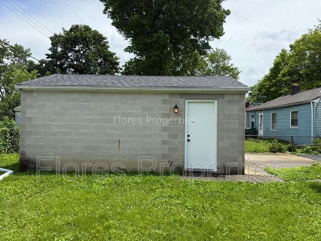 Building Photo - 1136 Pauline Ave
