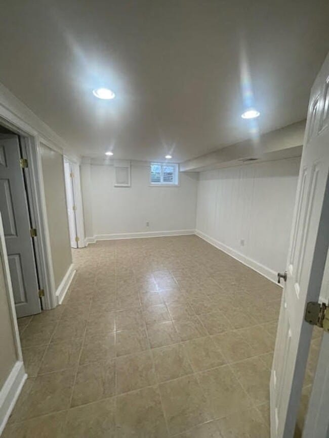 Building Photo - Three Bed Room Two Bath Single-Family Home