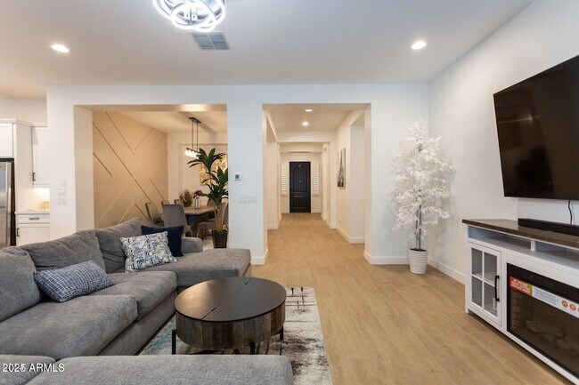 Building Photo - 8543 W Palo Verde Dr