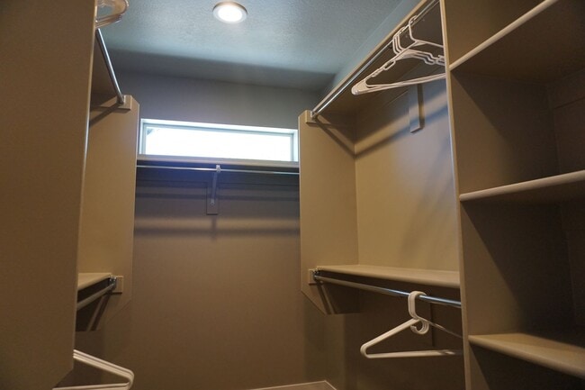 Building Photo - 3 Bedroom Midvale Neighborhood Home