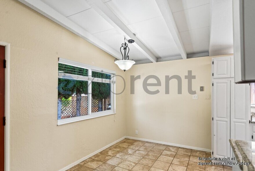 Building Photo - 499 Pebble Dr