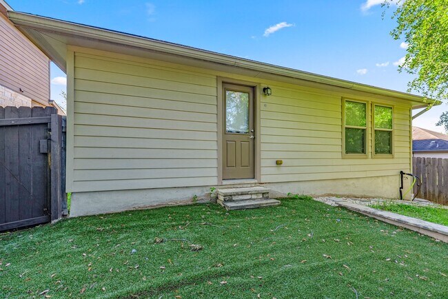 Building Photo - 10200 Lone Pine Ln