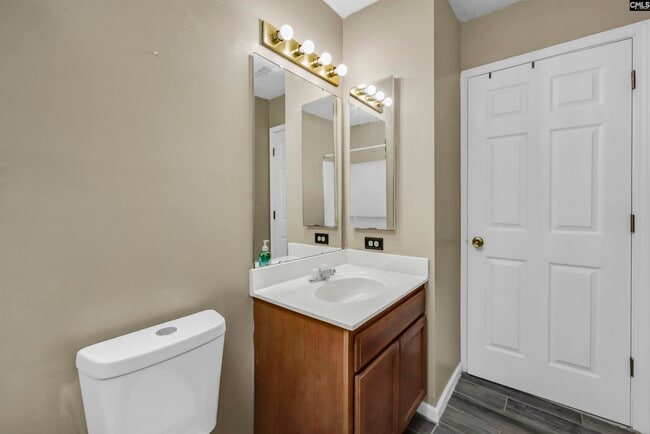 Building Photo - 331 Woodcote Dr