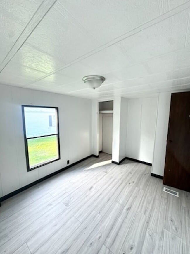 Building Photo - 120 Bright Rd