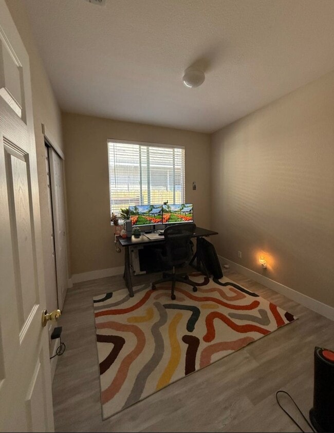 Building Photo - MOVE IN SPECIAL: 1/2 OFF 2ND MONTHS RENT Adorable 3 bedroom 2 bath home