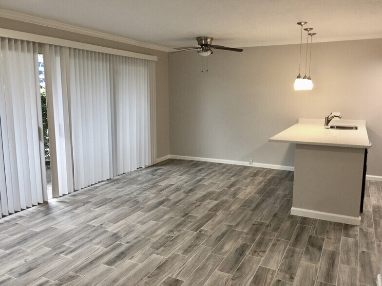 Building Photo - 3271 Sul Ross St