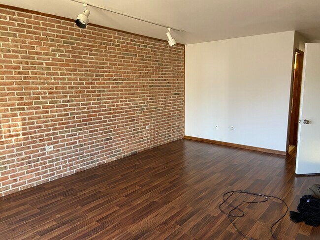 Building Photo - 4063 Vaughn St