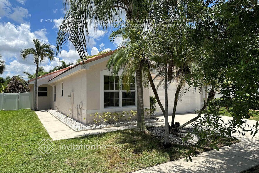 Building Photo - 1868 SW 177th Ave