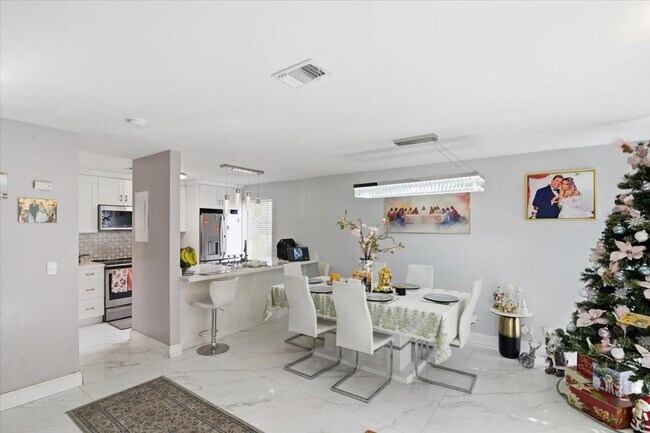 Building Photo - 4260 NW 114th Terrace