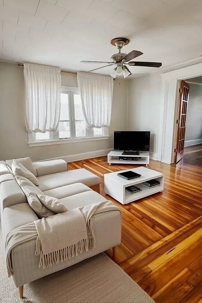 Building Photo - 114 Wallace St