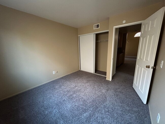 Building Photo - Spacious single story 3 bedroom home seeking new family!