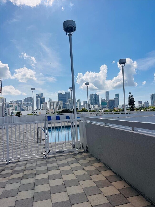 Building Photo - 900 SW 8th St