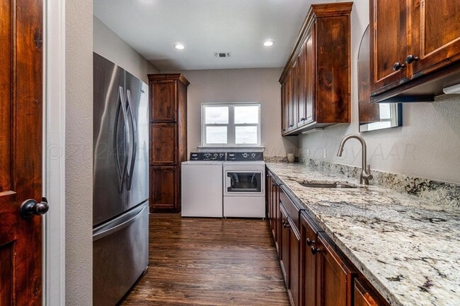 Building Photo - 501 E Cemetery Rd