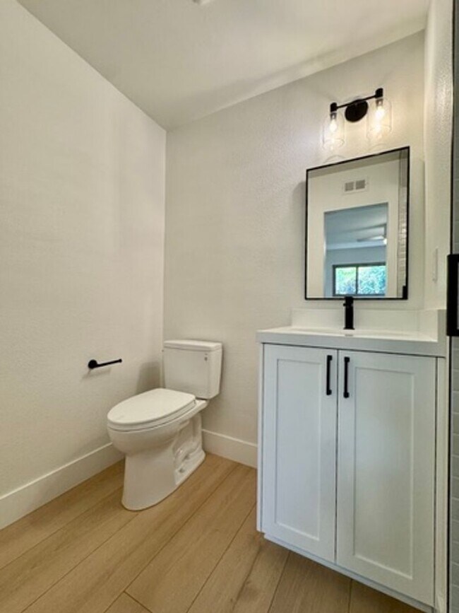 Building Photo - Luxury Living Redefined – Fully Renovated & Move-In Ready!