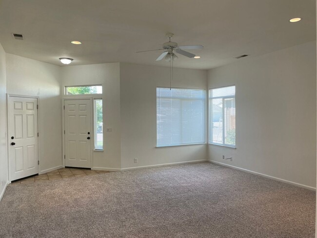 Building Photo - 3 Bedroom, 2 Bathroom House with a 2-Car Garage