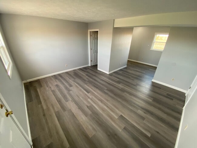 Building Photo - Remodeled 3 Bedroom Townhome