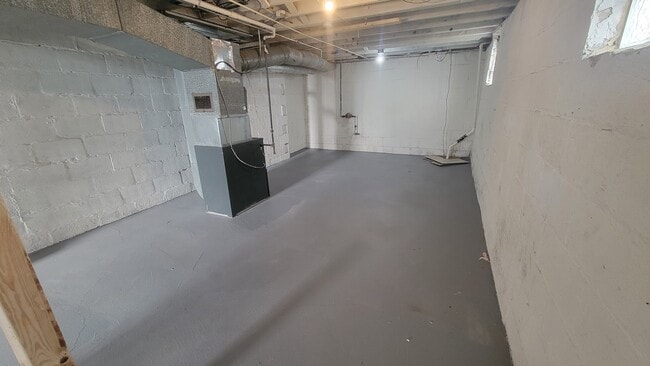 Building Photo - 37-39 N Chase