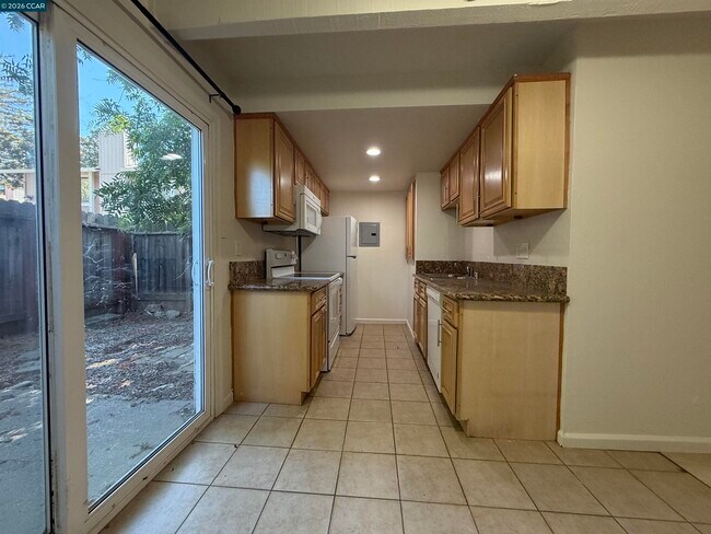 Building Photo - 7032 Fair Oaks Blvd