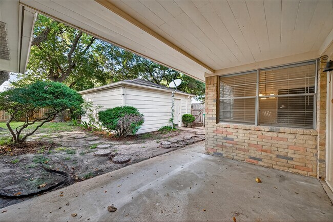 Building Photo - 9602 S Petersham Dr