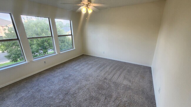 Building Photo - 3-bedroom 2.5 Bath Home in Converse