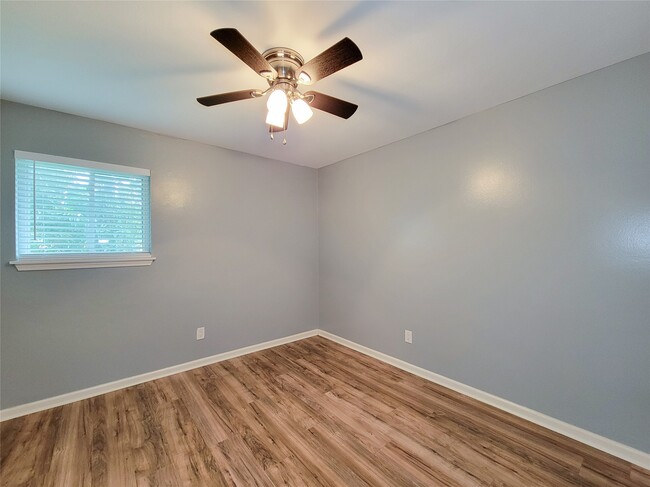 Building Photo - 5846 Ettrick Dr