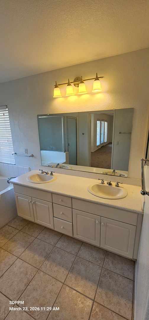 Building Photo - CARMEL VALLEY / SAN DIEGO - Torrey Hills Nice 4 Bedroom / 2.5 Bath House.  AVAILABLE NOW!