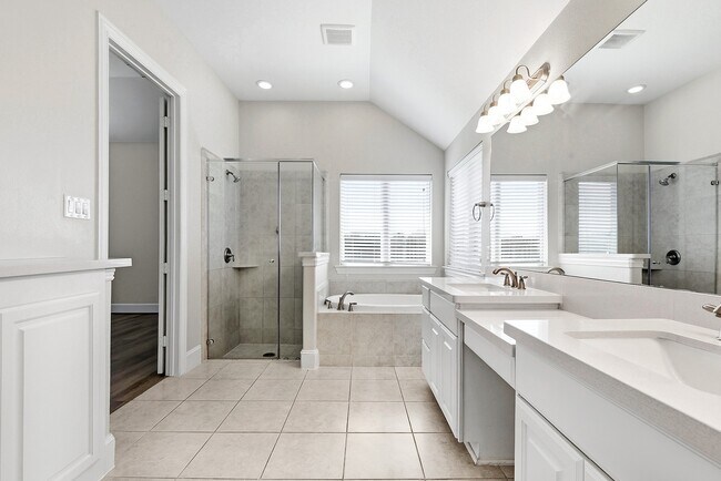 Building Photo - 2226 Falcon Brook Dr