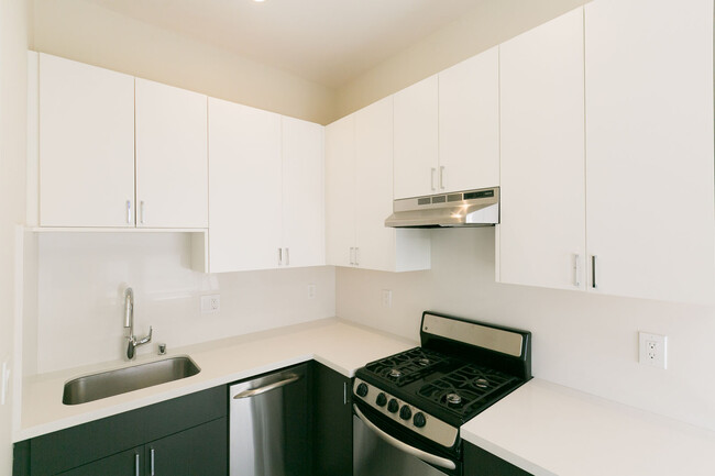 Interior Photo - 990 Geary